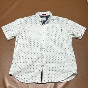 Ditch plains button down causal pattern shirt XL 
100% cotton
